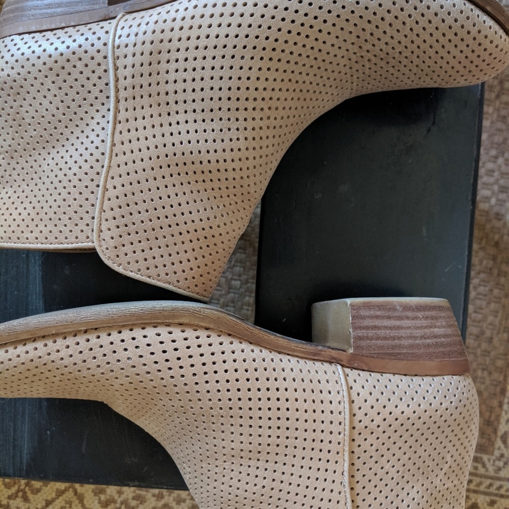 Lucky Brand leather booties sz 9.5